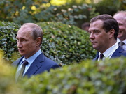 Путин и Медведев во время визита в аннексированный Крым