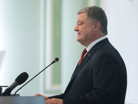 ﻿Деякі нардепи покинули залу Ради, коли Порошенко говорив про необхідність утвердження української мови