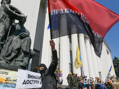 "Правый сектор" выдвинул Порошенко ультиматум: чистка в МВД или бойцы идут на Киев