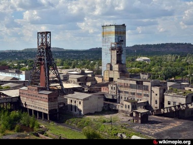 В Горловке обесточены две шахты, девять горняков заблокированы под землей