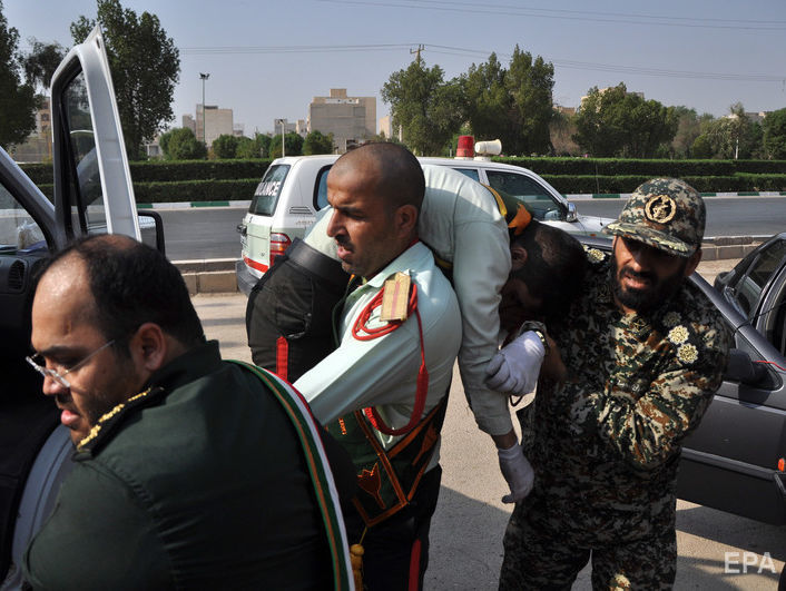 ﻿В Ірані обстріляли учасників військового параду, загинуло щонайменше восьмеро осіб – ЗМІ