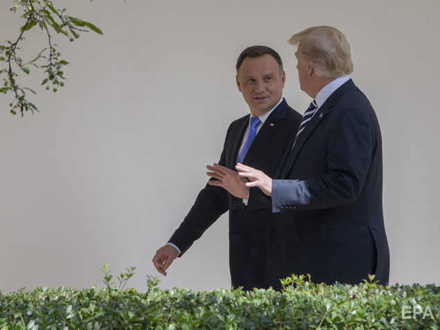 ﻿Співробітника телеканала у Польщі звільнили за публікацію фото Дуди з Трампом