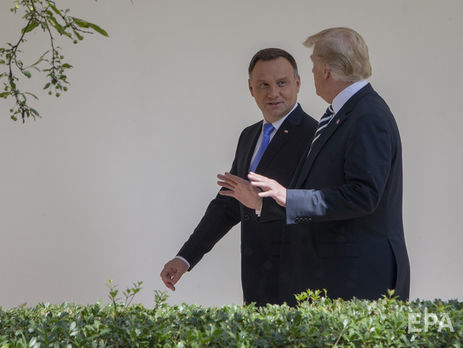 Сотрудника телеканала в Польше уволили за публикацию фото Дуды с Трампом