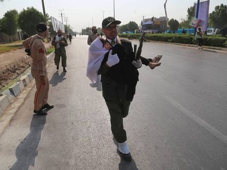 В Иране боевики расстреляли военный парад, погибло более 20 человек. Фоторепортаж