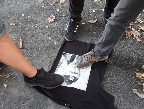 ﻿В одному з магазинів Вінниці продавали футболки з Путіним – координатор С14