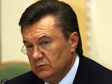 Янукович требует от Захарченко и Пшонки срочно расследовать избиение Черновол