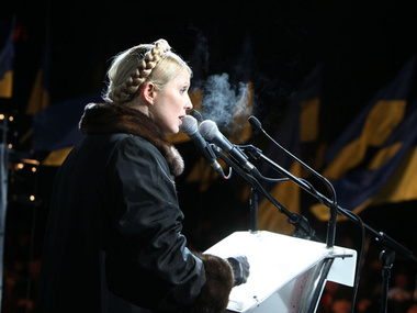 Тимошенко: Не "тусуйтесь" на Майдане, а идите в логово тирана в "Межигорье"