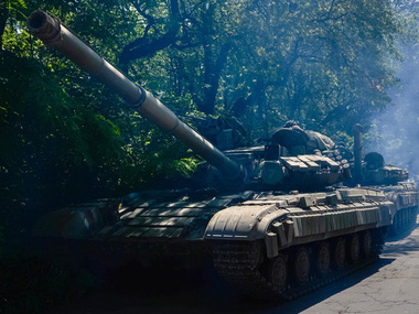 СМИ: Колонна российских танков вошла в Луганскую область