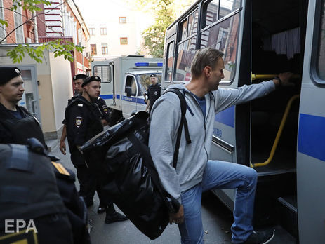 ﻿Навального затримали на виході зі спецприймальника