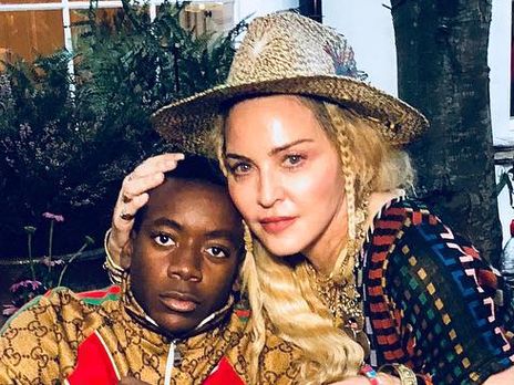 Мадонна показала, как танцует ее приемный сын с голым торсом