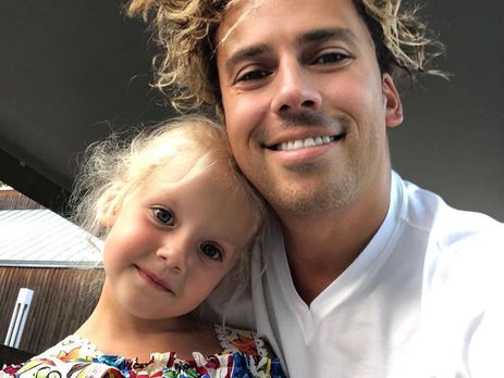 Галкин показал, как читает на французском языке его дочь Лиза