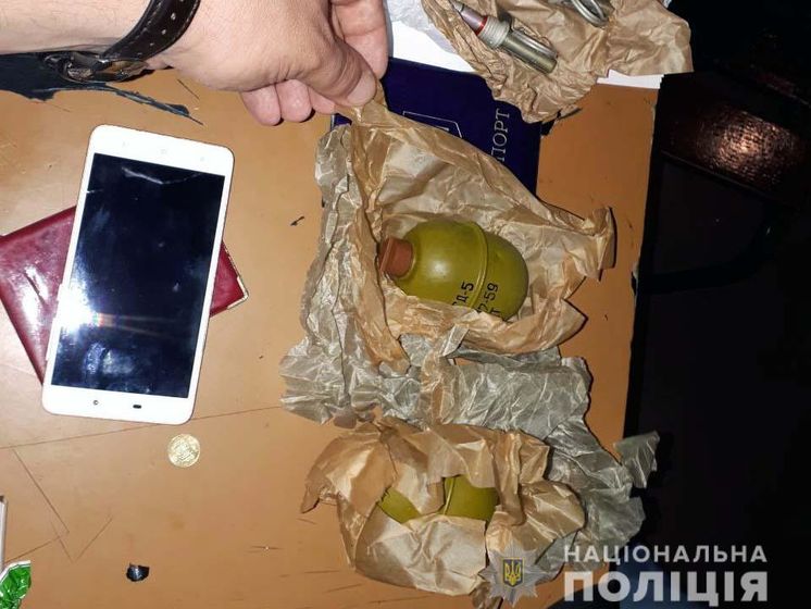 ﻿У київському метро затримали чоловіка з двома гранатами