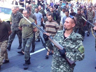 Информационные провокации Кремля, марширующие "зэки" и подставные зрители – соцсети обсуждают "парад пленных" в Донецке