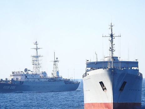 ВМС Украины показали провокации со стороны российского катера в Азовском море. Видео