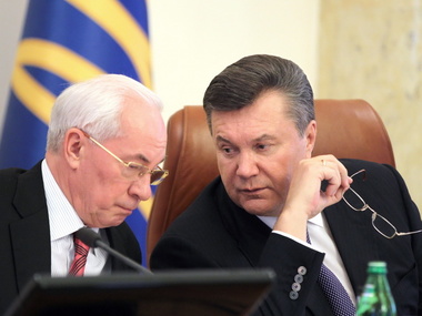 Янукович потребовал от Азарова назвать кандидатуры министров для отставки