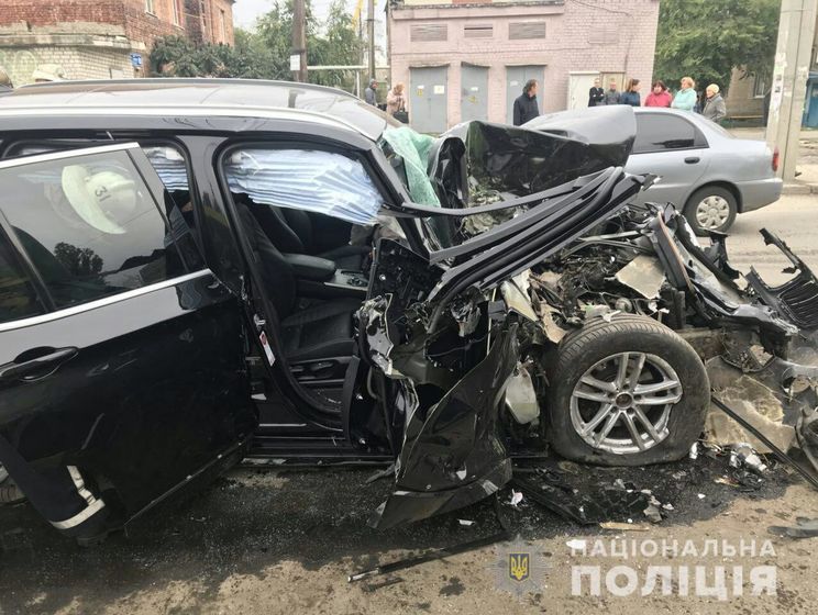 В Харькове BMW столкнулась с маршруткой, госпитализированы шесть человек