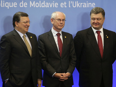 Порошенко обсудил с Баррозу и ван Ромпеем результаты саммита в Минске