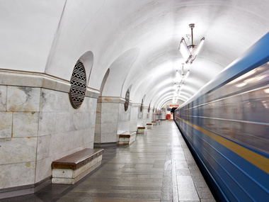 В Киеве станцию метро "Театральная" закрыли из-за сообщения о взрывчатке