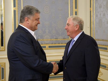 Порошенко обсудил с американским генералом усиление оборонных возможностей Украины