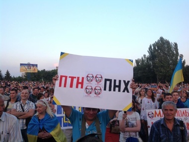 "Путин, прочь!". На проукраинский митинг в Мариуполе собрались около 5 тыс. человек. Фоторепортаж