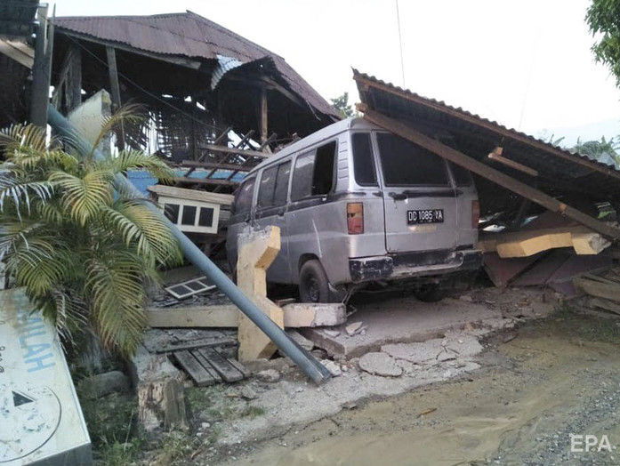 В Индонезии в результате землетрясения и цунами погибли 48 человек, около 350 пострадавших