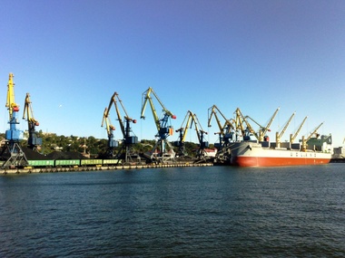 Мариупольский порт помогает сотрудникам вывезти семьи в Одессу