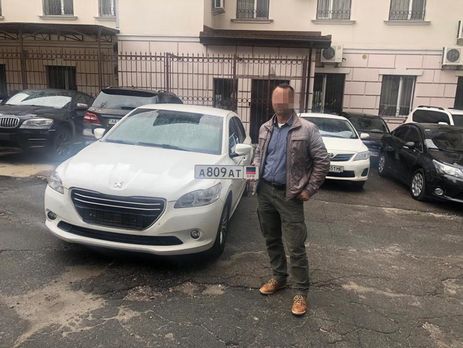 Контрразведка СБУ задержала мужчину, ездившего по Киеву с номерами 