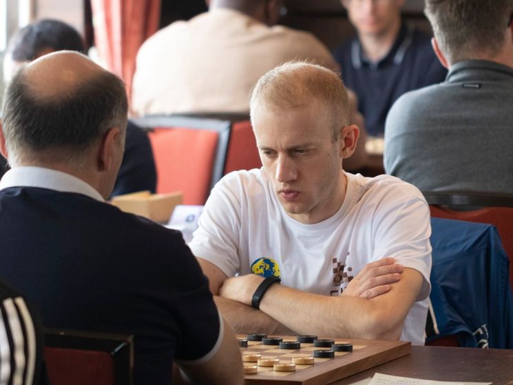 Украинец Аникеев стал чемпионом мира по бразильским шашкам