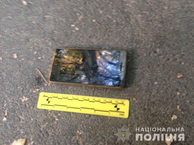 ﻿У Києві грабіжник із ножем змусив перехожого зняти з картки гроші в банкоматі – поліція