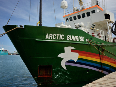Первый освобожденный член экипажа Arctic Sunrise покинул Россию