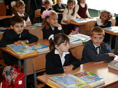 Завтра в школы Украины пойдут 438 тысяч первоклассников