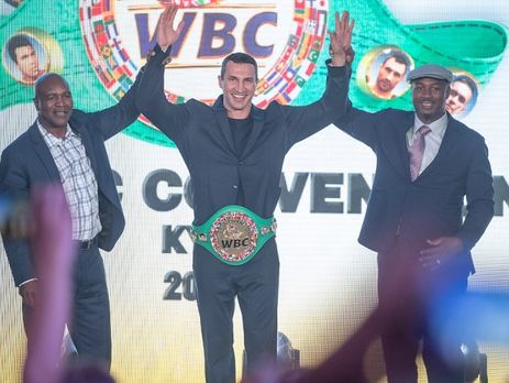 Владимир Кличко получил пояс чемпиона Всемирного боксерского совета