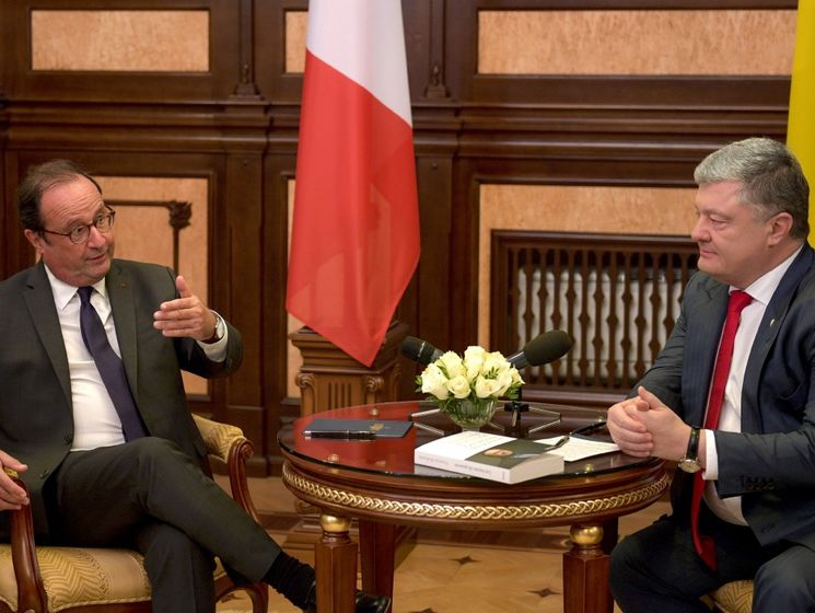 Олланд на встрече с Порошенко заявил, что ЕС должен сохранить санкции против России