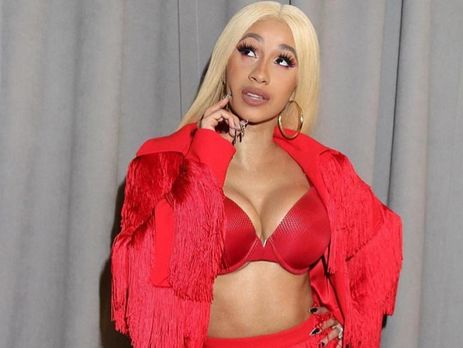 Певицу Карди Би арестовали за драку в стрип-клубе