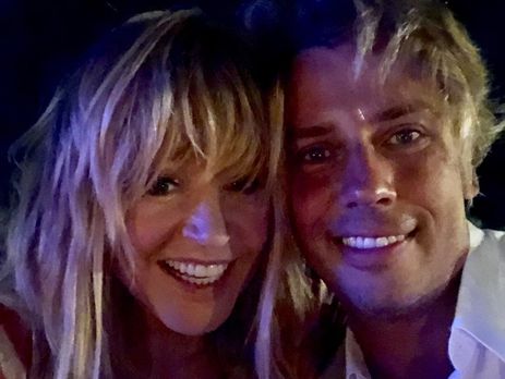 Пугачева в мини-юбке отправилась на репетицию