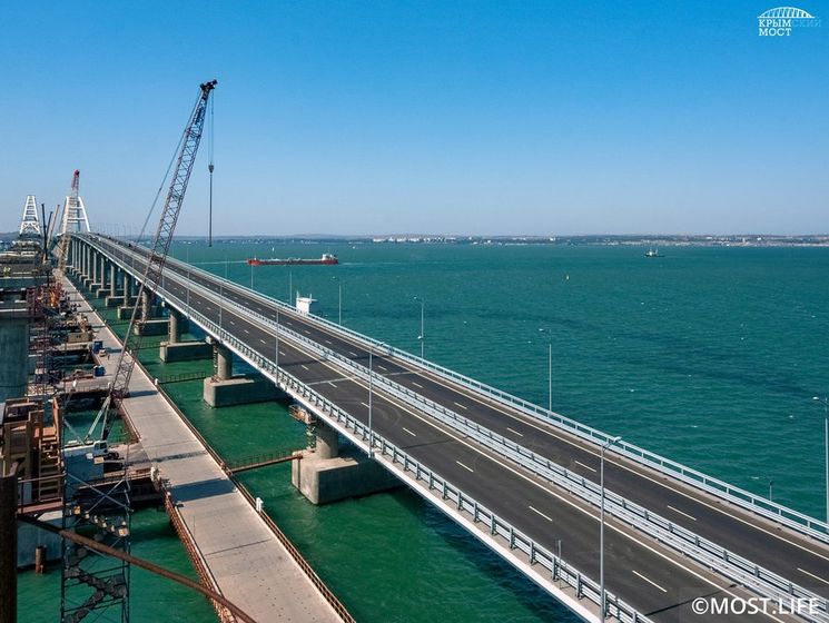 В Крыму съехал в море фрагмент железнодорожного пролета Крымского моста