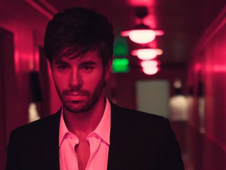 Фото поцелуя Иглесиаса с украинкой разместил британский таблоид