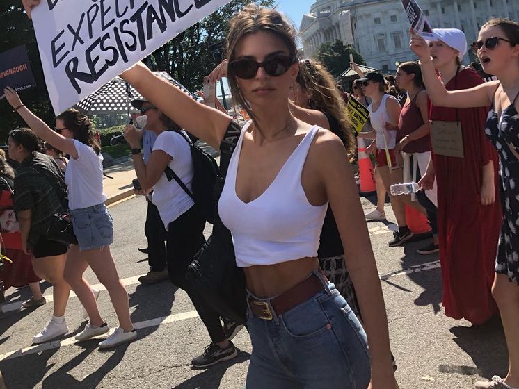 В США протестуют против назначения обвиняемого в изнасиловании Кавано верховным судьей, среди 300 задержанных – модель Ратаковски