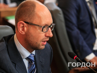Яценюк: Правительство уже перечислило более 100 млн грн для приобретения квартир военнослужащим