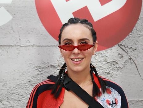 ﻿Джамала показала зону декольте