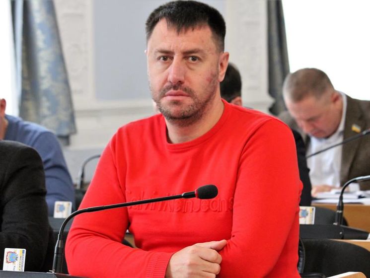 ﻿Голова Миколаївської ОДА Савченко заявив, що депутат Єнтін заряджав пістолет у туалеті міськради