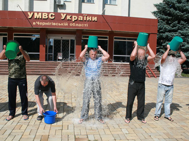 Руководство черниговской милиции поучаствовало в акции Ice Bucket Challenge