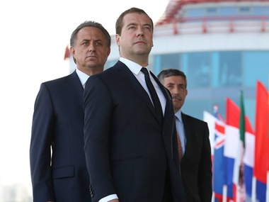 Медведев: Россия может закрыть свое воздушное пространство для западных перевозчиков в ответ на санкции 