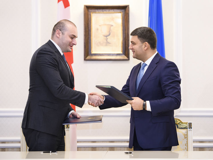 Україна і Грузія підписали угоду про безвізові поїздки за внутрішніми ID-картками