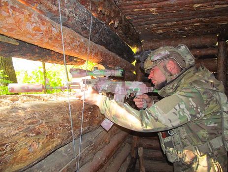 Сутки на Донбассе: 19 обстрелов украинских позиций, два раненых бойца