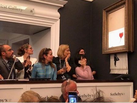 Картина Бэнкси самоуничтожилась после того, как была продана за $1,4 млн на аукционе Sotheby's
