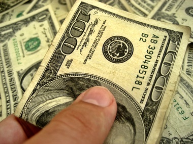 Межбанковский доллар удерживается выше 13 грн