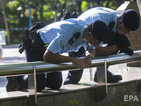﻿У Китаї чоловік із ножем напав на жінку, потім в'їхав у перехожих на авто