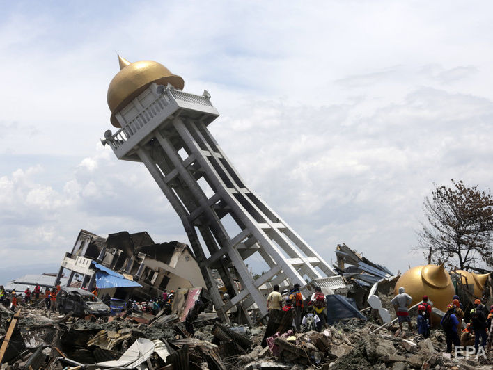 Поиск жертв землетрясения в Индонезии планируют прекратить 11 октября 