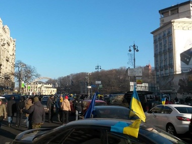 На Европейской площади и возле метро "Героев Днепра" собираются автоколонны на "Межигорье"